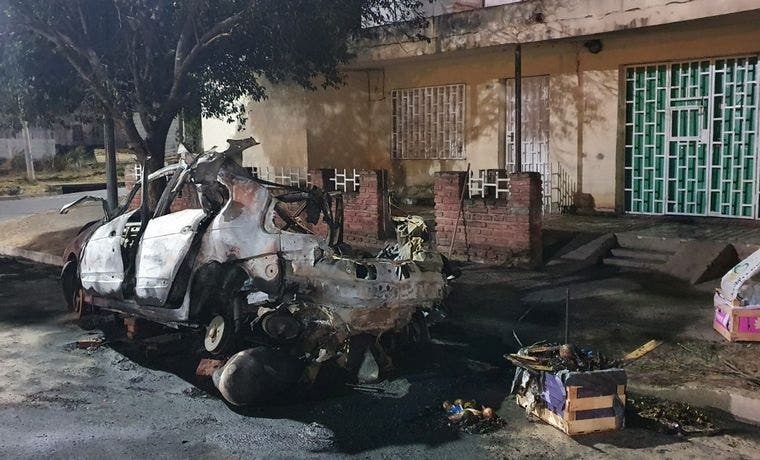 Se incendió un auto y explotó el tubo de GNC en un barrio de Córdoba